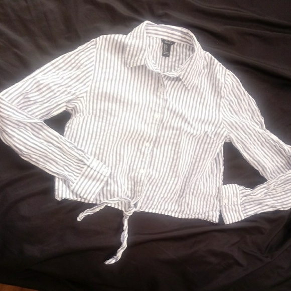 Forever 21 Tops - Long sleeve cropped strip shirt